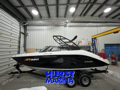 7716 2024 Yamaha Boats AR220